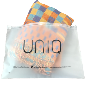 Sacs d'emballage en polyéthylène givré personnalisés avec votre logo, fermeture éclair, sacs auto-scellants mats pour vêtements - Product Image 1