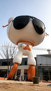 تمثال كرتوني ضخم رائع من الراتنج بتصميم نظارات شمسية كبيرة الحجم قابل للتخصيص من حيث الحجم واللون للديكور التجاري - Product Image 5