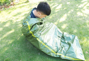 Sac de couchage de survie en <span class=keywords><strong>film</strong></span> d'aluminium PE, sac de bivouac thermique d'urgence, imperméable, coupe-vent, équipement de survie pour le camping en plein air, premiers secours - Product Image 3