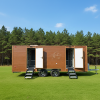 Remorque toilettes mobiles 2 postes en bois grainé avec marches – Toilettes VIP pour événements et mariages