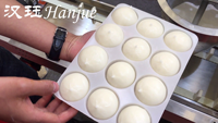 Machine automatique à crème glacée Mochi 220V avec machine de revêtement pour la fabrication de friandises à base de farine d'eau de lait de fruits-État neuf