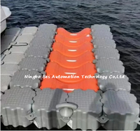 Plateforme flottante modulaire en plastique HDPE en forme de cube pour jet ski, ponton flottant sur l'eau