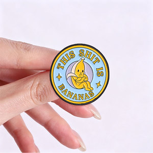 Pin esmaltado de plátano azul y amarillo con letras impresas, broche redondo para decoración de uso diario - Product Image 2