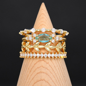 Set di Quattro Anelli Impilabili Geometrici a Foglia Marquise per Donne, Gioielli per Matrimonio e Fidanzamento - Product Image 3