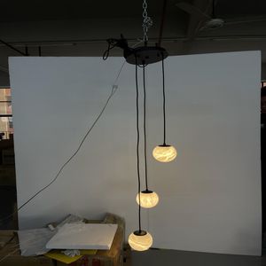 Suspension minimaliste Goutte de pluie avec sphères en onyx de type lune et fils réglables pour intérieurs de villas et d'hôtels de luxe - Product Image 5