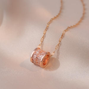 <span class=keywords><strong>Collier</strong></span> en acier inoxydable avec pendentif en faux diamant <span class=keywords><strong>Collier</strong></span> <span class=keywords><strong>ras</strong></span> <span class=keywords><strong>du</strong></span> <span class=keywords><strong>cou</strong></span> avec pendentif lettre romaine en forme de cylindre à taille en cristal à <span class=keywords><strong>double</strong></span> <span class=keywords><strong>rang</strong></span>ée - Product Image 4