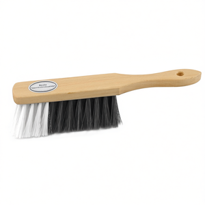 Brosse à main avec poils noirs et blancs, manche en bois, pour les tâches de nettoyage - Product Image 2