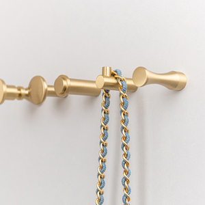 Gancho de Pared de Latón Sólido BECORA, Acabado Cepillado, Moderno y Decorativo, con Tornillos, para Colgar Bolsos, Sombreros y Toallas - Product Image 6