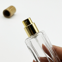 Flacon de parfum en verre rectangulaire personnalisé de luxe de 30 ml avec pulvérisateur à pompe, bouchon en bois, surface mate, logo personnalisé