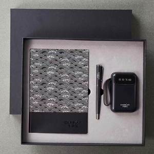 Set de Regalo Corporativo de Lujo Personalizado: Cuaderno, Bolígrafo y Batería Externa de Calidad para Regalos Promocionales y Empresariales - Product Image 5