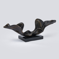 Sculpture Art Déco en Résine Noire Faite à la Main, Effet Marbre, Moderne et Luxueuse, pour Hôtels, Restaurants, Statues Irrégulières, Ornements pour la Maison et le Bureau, Vente en Gros