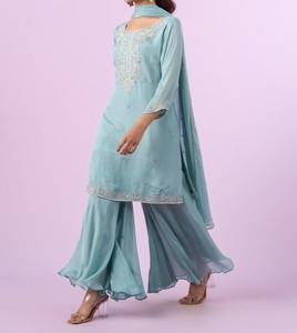Traje Palazzo Azul Etéreo Ecológico, Transpirable, Antiarrugas, con Estampado Digital y Servicio OEM - Product Image 4