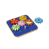 Jouets éducatifs Montessori très demandés : planches à assembler et engrenages en bois