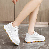ZY1813 Vente en gros Logo personnalisé Étudiant Chaussures à semelles épaisses Baskets de course décontractées de style de rue pour femmes