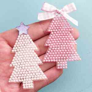 อุปกรณ์ตกแต่ง DIY สติ๊กเกอร์ติดเอง ไข่มุก ฮอตฟิกซ์ ไรน์สโตน ลายต้นคริสต์มาส โบว์ แพทช์ สำหรับตกแต่งเสื้อผ้า กระเป๋า เคสมือถือ - Product Image 3