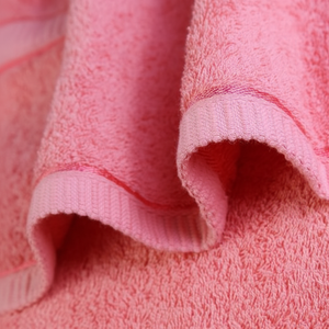 Serviettes de plage en éponge 100% coton d'origine indienne teintes solides, parfaites pour les journées à la plage, à la maison, avec les dernières tendances - Product Image 1