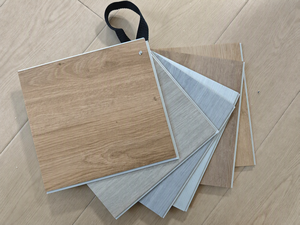 Dalles de sol en vinyle de luxe imperméables, planches SPC, design moderne, dalles de porcelaine pour salle de bain intérieure, designs sophistiqués - Product Image 1