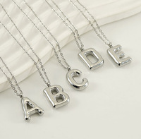 Collar con Colgante de Letra del Alfabeto, Diseño Hueco, Acero Inoxidable Impermeable, Joyería para Mujer
