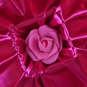 قماش لاميه مطاطي رائج للبيع لملابس النساء العصرية وفساتين الزفاف والسهرة والملابس البحرية البسيطة - Product Image 3