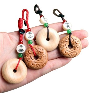 Pendentif porte-bonheur en bois de pêche sculpté Nuage Auspicieux, unisexe, cadeau, bijou artisanal, accessoire - Product Image 5
