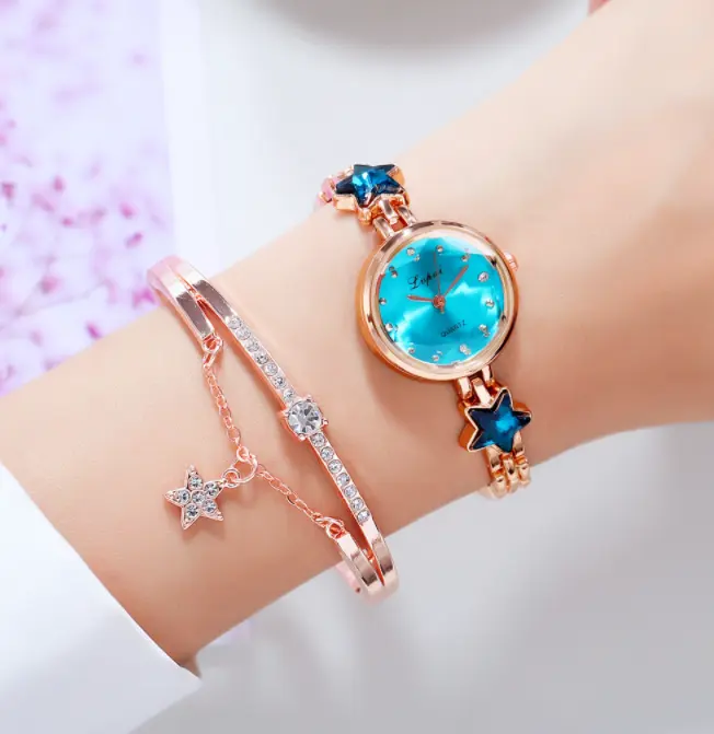 2pcs Woman Casual Quartz Wristwatch Leather Star Color Bracelet Watch Set