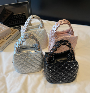 Conception de logo personnalisée pour sac bandoulière de marque pour femmes, portable et tendance pour les femmes - Product Image 1