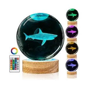 Lampe boule de cristal 3D 80MM avec base LED en bois 16 couleurs Veilleuse boule de cristal 3.15 pouces avec télécommande et commande tactile