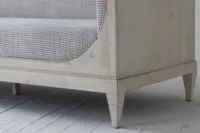 Sala de estar do quarto do estilo do vintage moldura de madeira reciclada free-standing sueco jogo da mobília do sofá estofado antigo praia branca