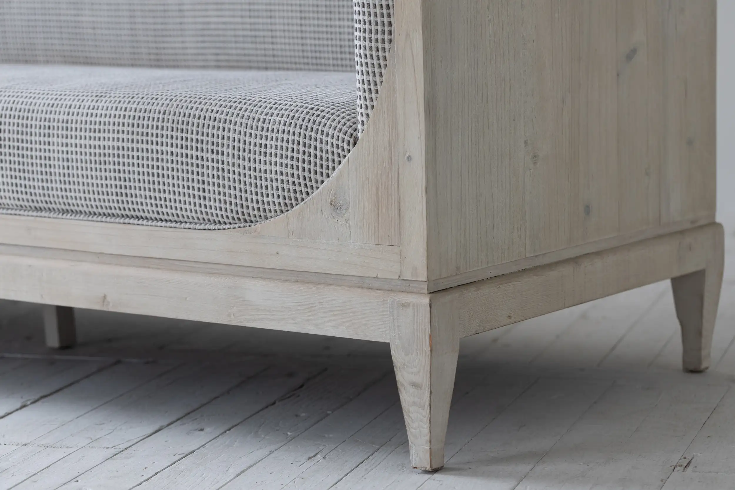 Oturma odası yatak odası vintage stil geri dönüşümlü ahşap çerçeve ücretsiz-ayakta antik plaj beyaz döşemeli İsveç kanepe set mobilya