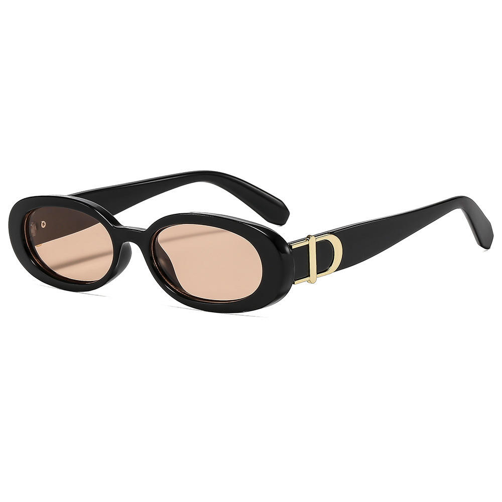 สีน้ำตาลดำ