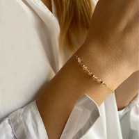 Pierre de naissance délicate en or laminé pour bracelet, style classique avec petites perles de pierres précieuses facettées, boule de cristal naturel du zodiaque, cadeau