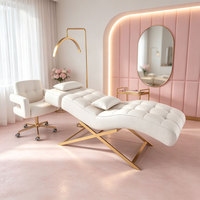 Lit de massage de style canapé inclinable de luxe avec base dorée et coussin ergonomique pour spa, thérapie de beauté, salon