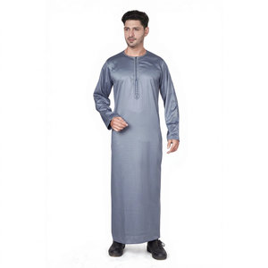 Qamis arabe pour homme en polyester bleu de qualité supérieure, col brodé, manches longues, longueur cheville, coupe ample, Kandura saoudienne pour le Moyen-Orient - Product Image 1