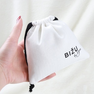 Sac à cordon en coton blanc à chevrons avec logo personnalisé de luxe, pochette cadeau en coton sergé haut de gamme avec séparateur pour bijoux - Product Image 5