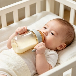 Bouteille de lait pour bébé nouveau-né en silicone 210 ml 300 ml, bouteille de lait multifonctionnelle réutilisable, logo personnalisé, vente en gros - Product Image 1