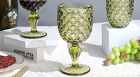 Ensemble de verrerie vintage vert émeraude, verre à vin gaufré rétro, gobelet et verre à eau pour la décoration de table de mariage