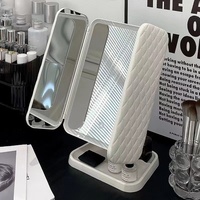 Miroir de courtoisie cosmétique pliant LED de table à trois volets miroir de bureau avec lumière et grossissement