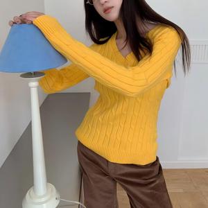 Suéter Casual de Mujer con Cuello Redondo y Estampado de Oso Bordado, Personalizable, de Punto, Informal - Product Image 2