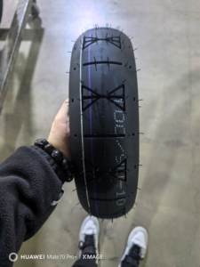 Neumático de Motocicleta sin Cámara de Aire, de Goma, Inflable, 120/70-12, Venta al por Mayor de Fábrica de Neumáticos <span class=keywords><strong>Black</strong></span> <span class=keywords><strong>Cat</strong></span> - Product Image 2