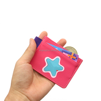 Rozerood lederen kaarthouder met eenvoudig design, aangepaste logo, geschikt voor cadeaus en weggeefacties