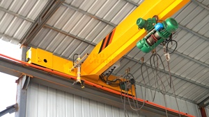 Pont roulant monopoutre poutre principale en caisson de 5 tonnes équipé d'un palan électrique à câble - Product Image 3