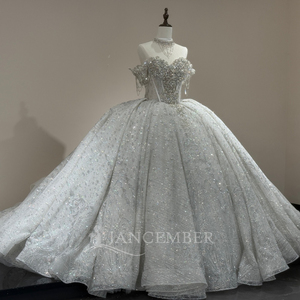 Robes de mariée XS275 scintillantes avec strass, décolleté cœur et longue traîne - Product Image 2