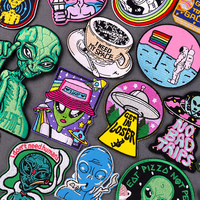 Patchs Appliqués Personnalisés Brodés Haute Qualité, Badges Thème Montagne et Alien, Thermocollants pour Vêtements et Chapeaux