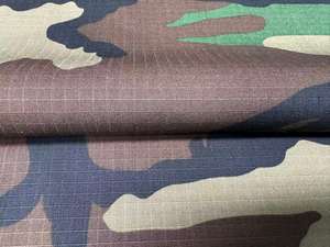 도매 35% 면 65% 폴리에스터 Ripstop 위장 인쇄 직물 직물 짠 기술 유니폼 재킷과 모자 - Product Image 4