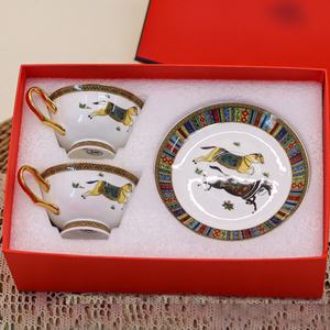 Nouveau produit : Ensemble de 2 tasses en céramique, style nordique de luxe, pour salon, avec tasses à thé et soucoupes en porcelaine War Horses - Product Image 5