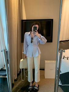 Blusa de Mujer a Rayas Azules Estilo Francés 2026, Diseño Personalizado, Cintura Ajustada, Botones al Frente, OEM/ODM por Fábrica de Ropa China - Product Image 3