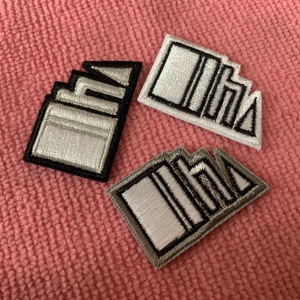 Etiquetas de logotipo de bordado de respaldo de prensa de calor de diseño de moda, parche textil de bordado de logotipo personalizado para sombreros - Product Image 2