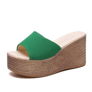 Sandales pour femmes à la mode et simples, avec semelles épaisses et talons compensés, pantoufles monobloc, vente en gros d'usine - Product Image 3