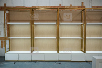 Meubles de Salon de Coiffure Personnalisés en Bois pour Extensions Capillaires, Aménagement Intérieur de Salon de Beauté, Étagère Murale Présentoir à Perruques en Acier Inoxydable Doré