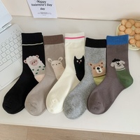 Nouveautés Automne/Hiver 2024 Chaussettes en coton antidérapantes pour femmes Tendance Instagram Style japonais Mignonnes Motifs de chats et d'ours de dessin animé